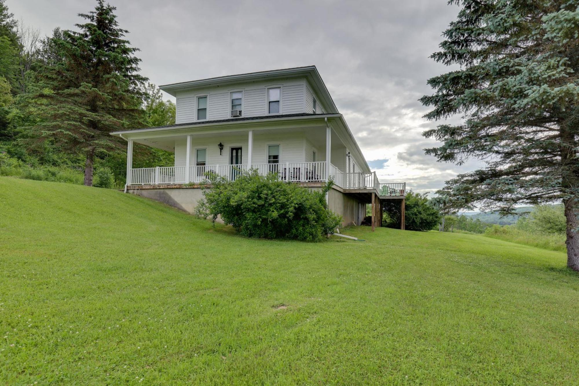 Lawrenceville Apartment With Deck Near Gaming Lands! Exteriör bild